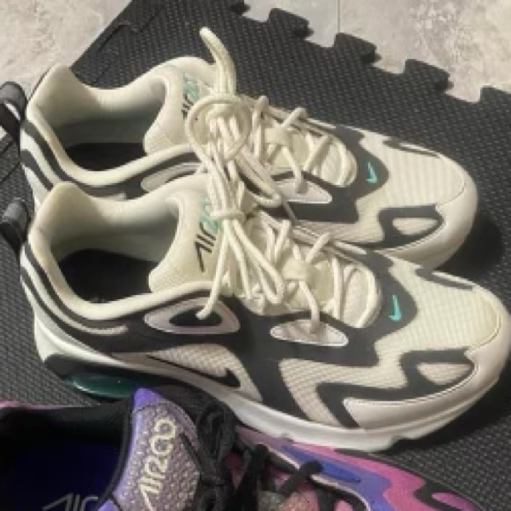 Women’s Nike shoes